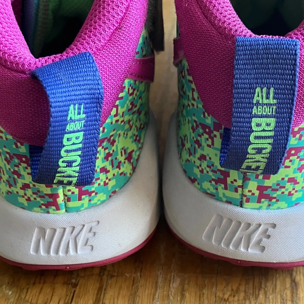 Nike Team Hustle Kids Sneakers - Pink and Teal